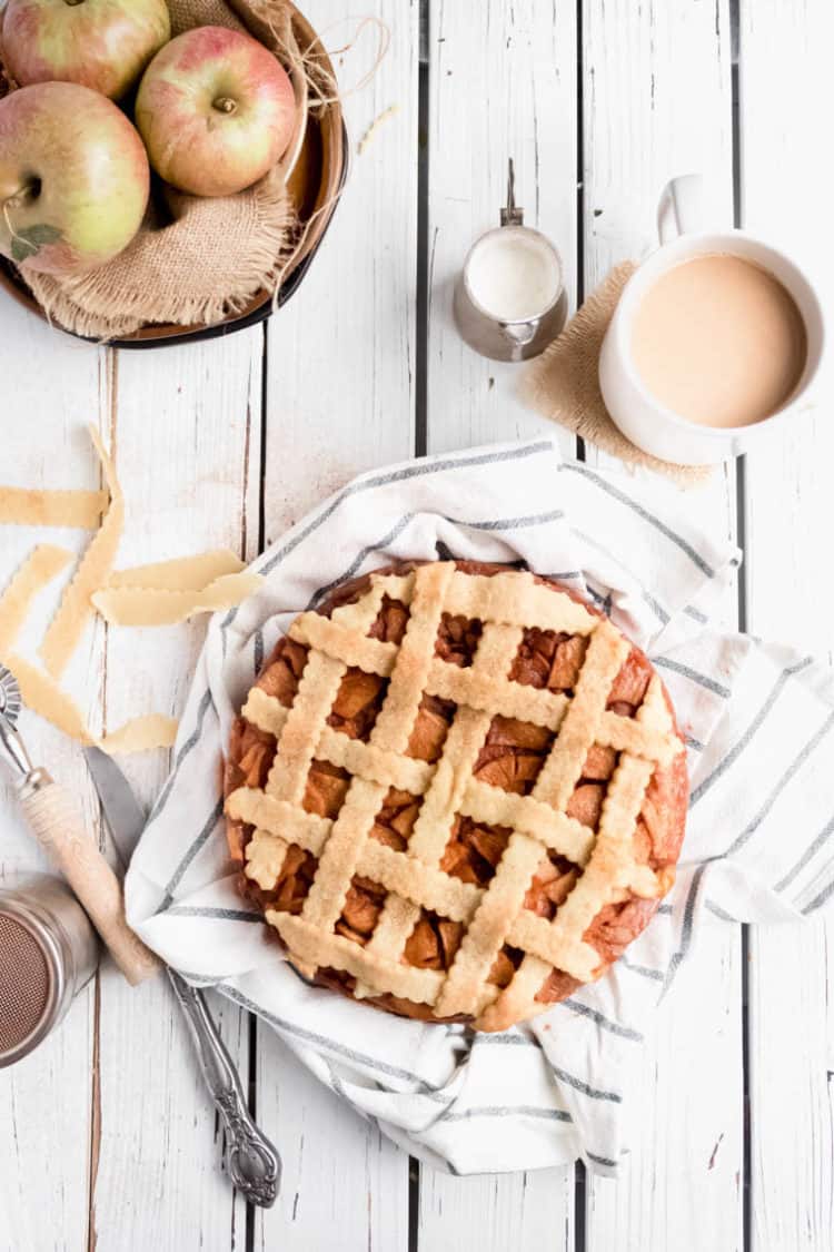 apple pie cake with cookie dough