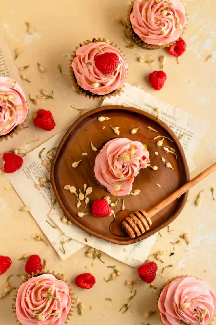 chocolate honey and raspberry cupcakes