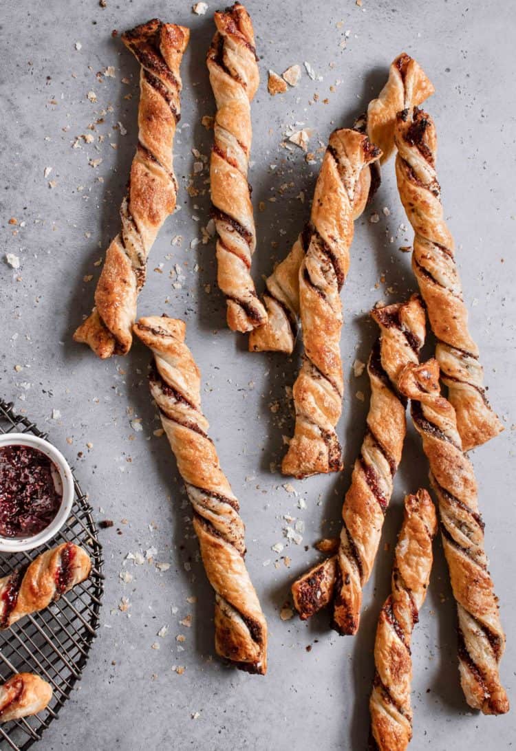 puff pastry cake crumbs twists
