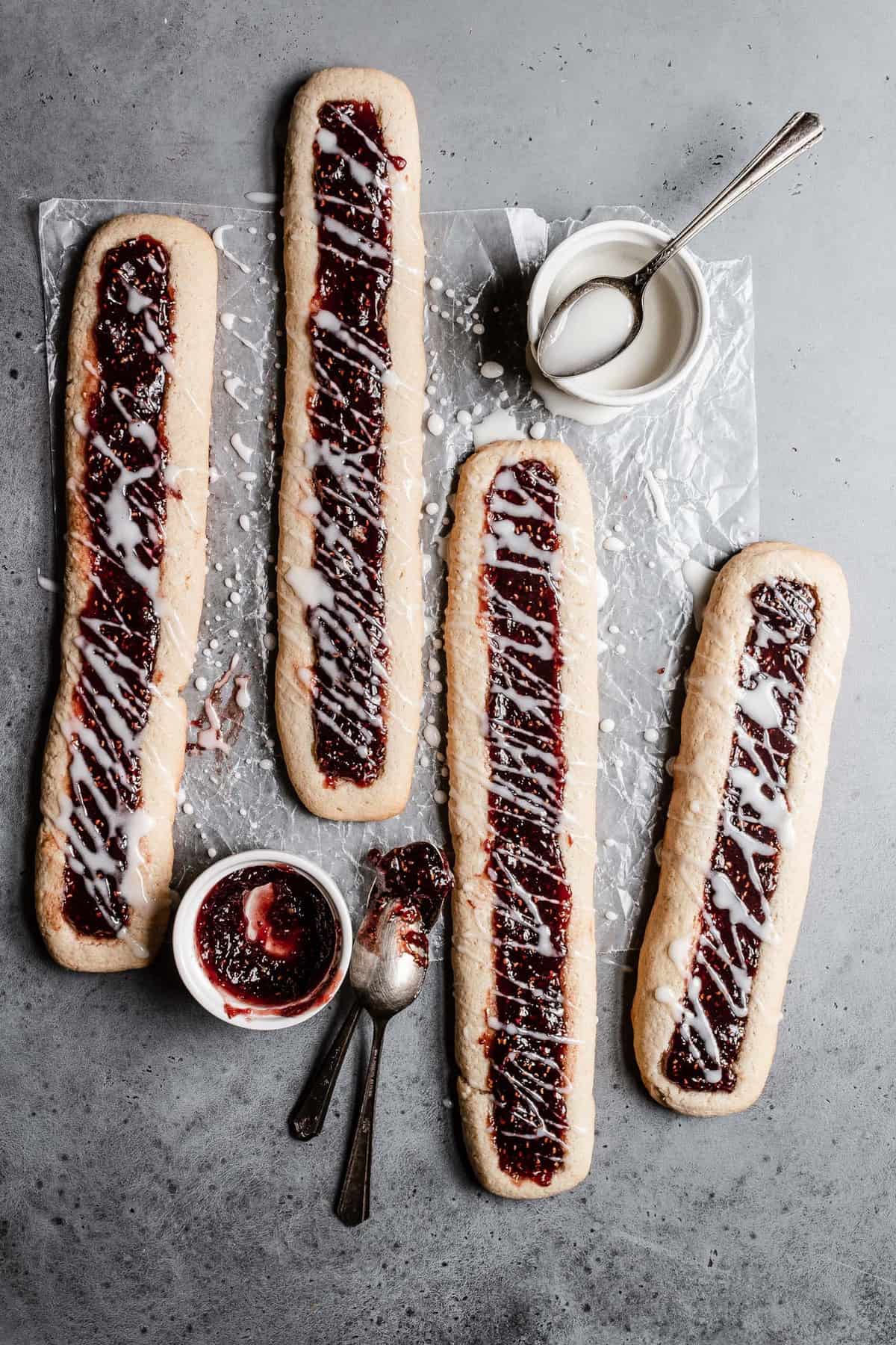 Almond Jamaretti cookies are beautiful, tender, and so flavorful. |#amaretticookies #almondcookies #cookiesrecipe #almondcookierecipe #easycookiesrecipe #christmascookies #holidaybaking #biscotticookies #jamaretticookies #jamcookiesrecipe #dessert #bakingwithkids #holidayrecipeidea|
