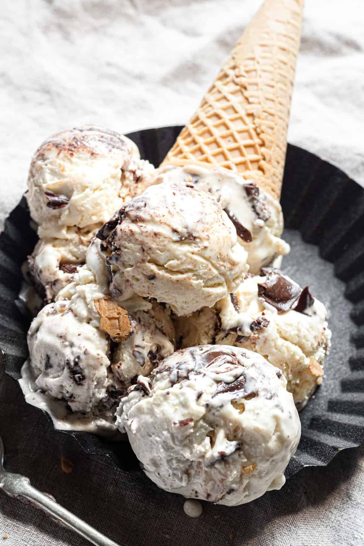 https://www.onesarcasticbaker.com/wp-content/uploads/2020/06/Tahini-chocolate-ice-cream-process-10.jpg