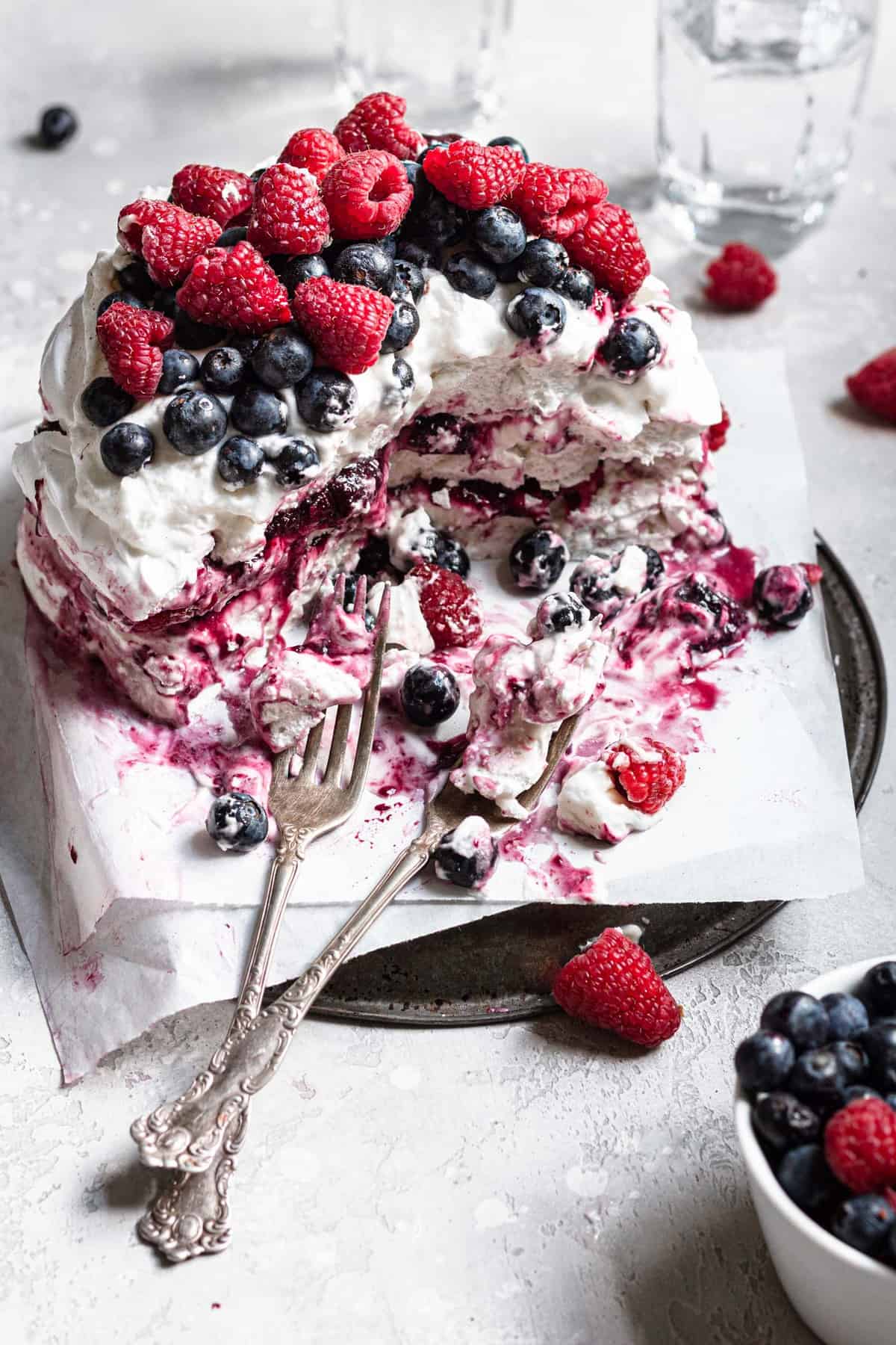 Berry Pavlova cake recipe