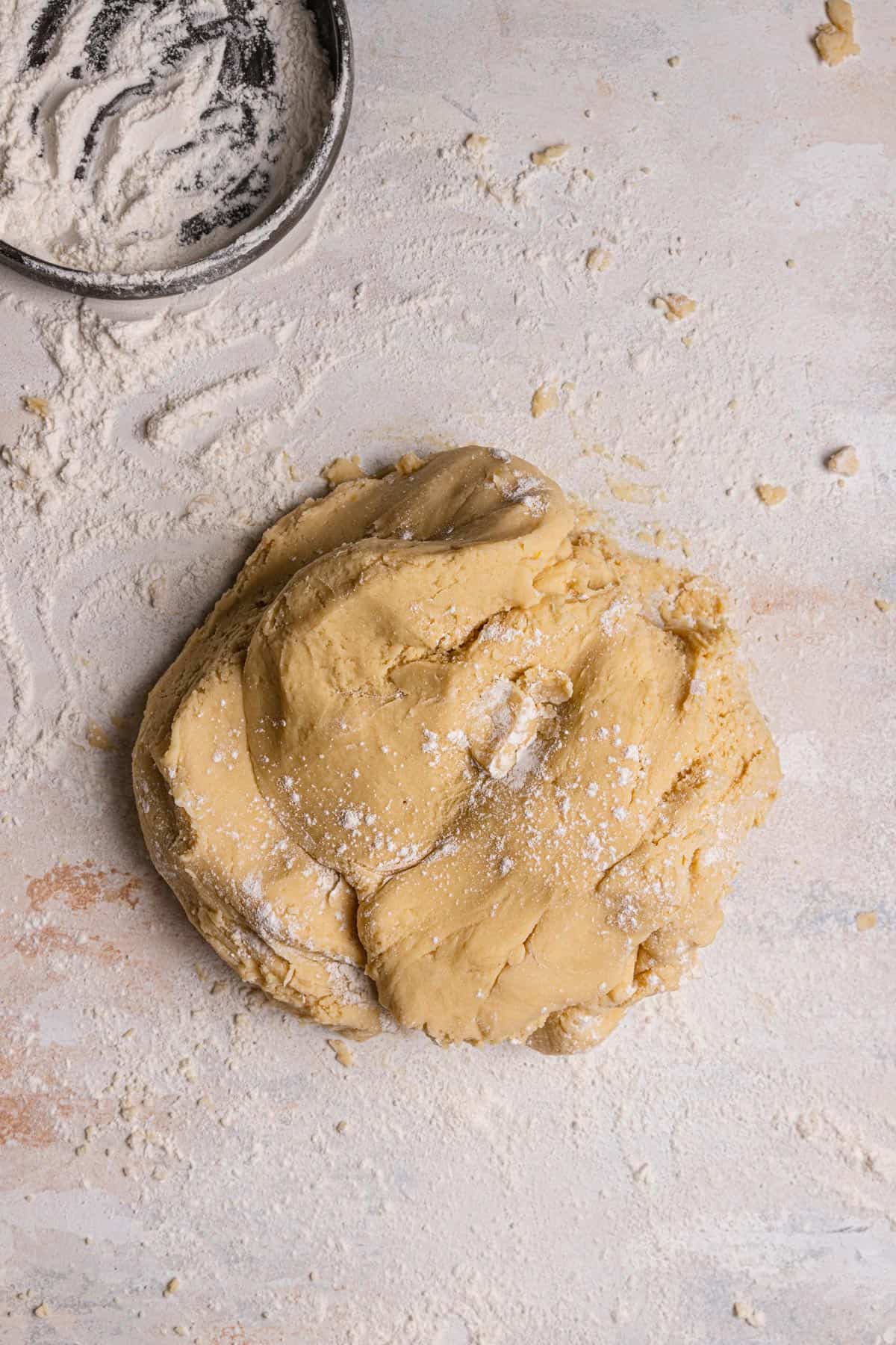 A smooth dough with a bowl of flour and flour.