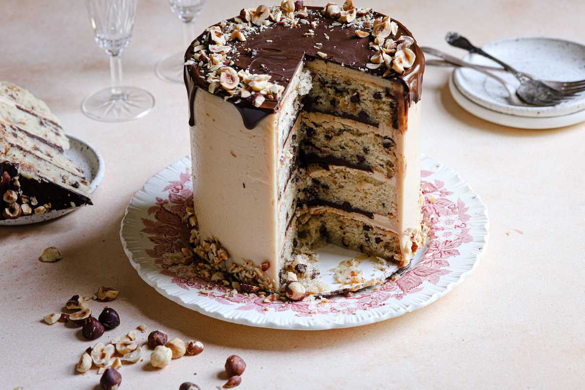 Hazelnut cake recipe with hazelnut buttercream filling.