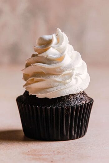 cropped-stabilized-whipped-cream-on-cupcake.jpg