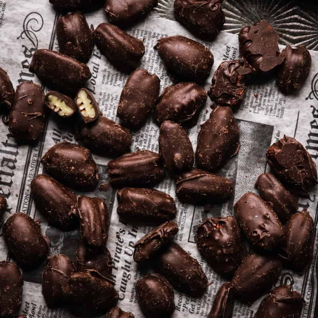 Chocolate covered pecans recipe, easy, fast and delicious.