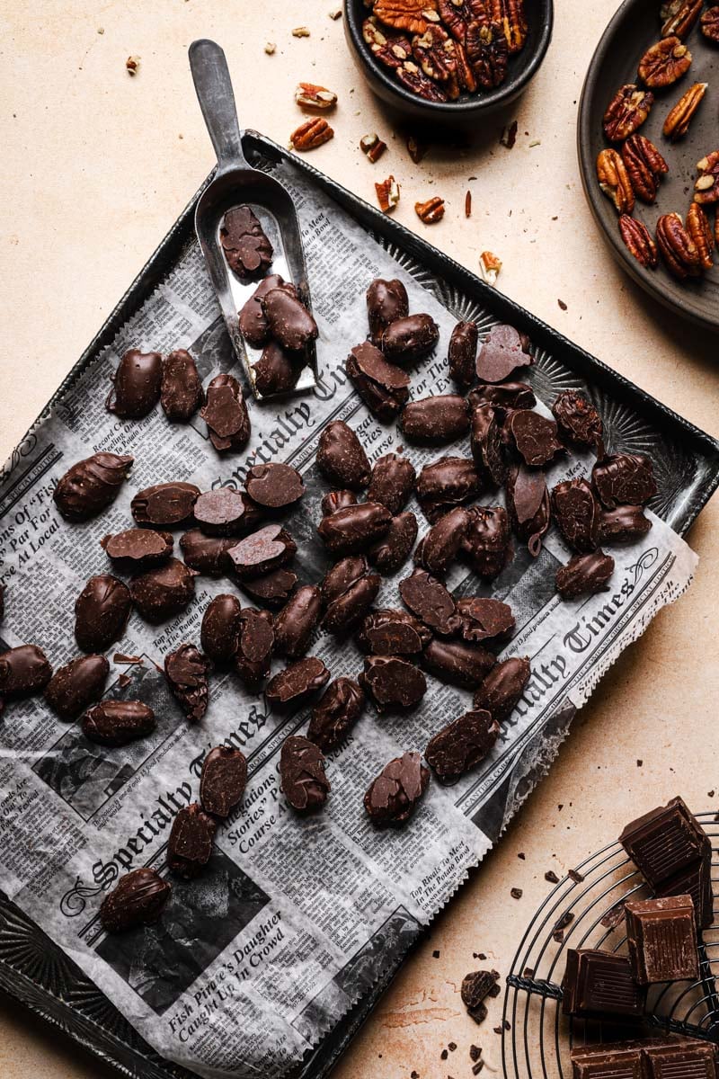Chocolate covered pecans recipe, easy, fast and delicious.