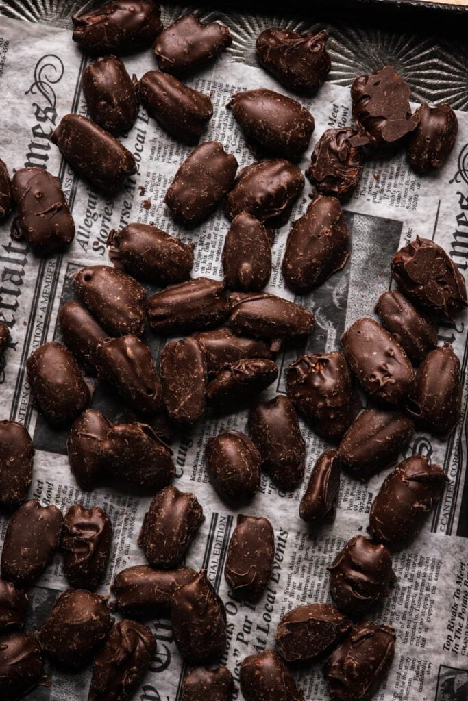 Chocolate covered pecans recipe, easy, fast and delicious.