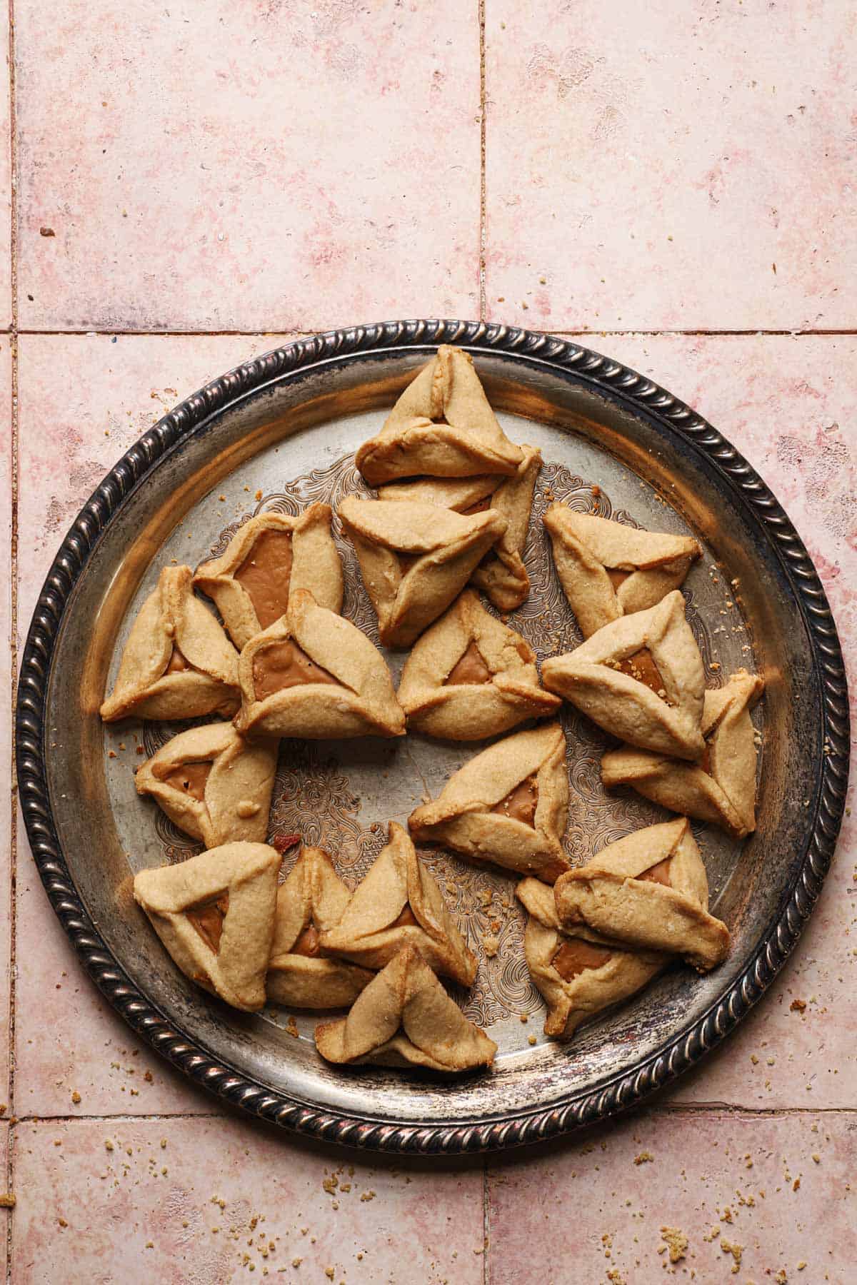 biscoff butter hamentashen in a plate. 