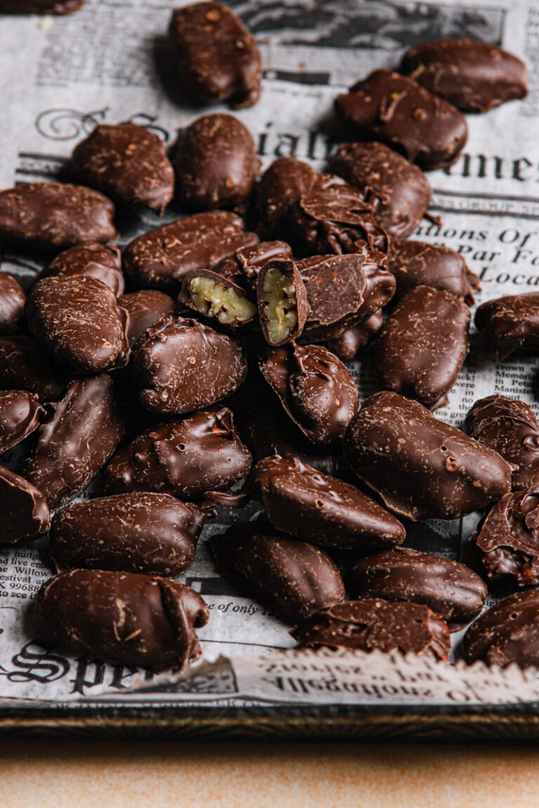 Chocolate covered pecans recipe, easy, fast and delicious.
