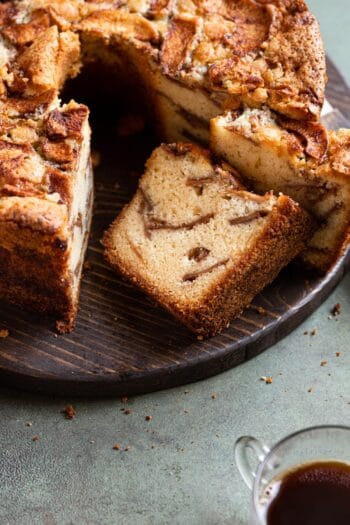 Jewish apple cake, an easy and parve (non-dairy) recipe