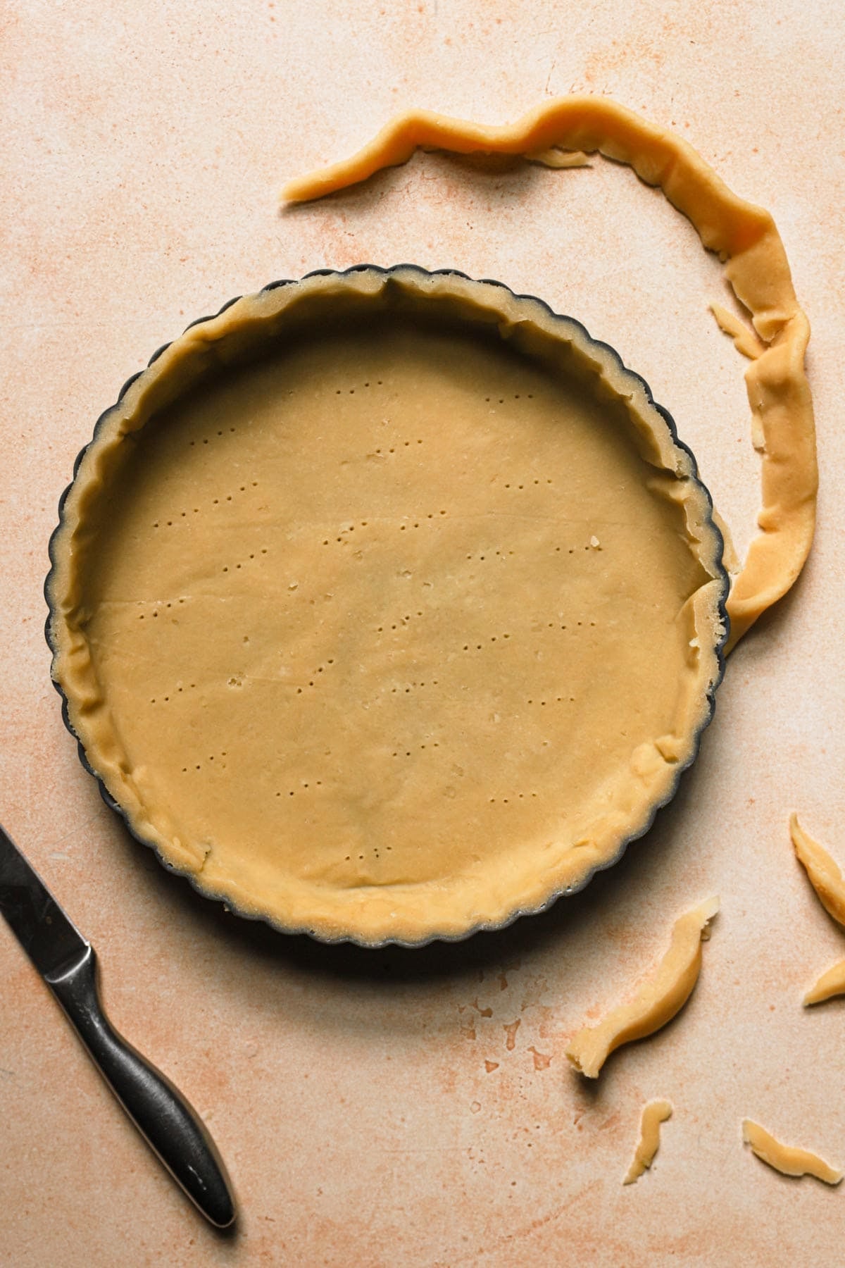 Unbaked short curst dough.