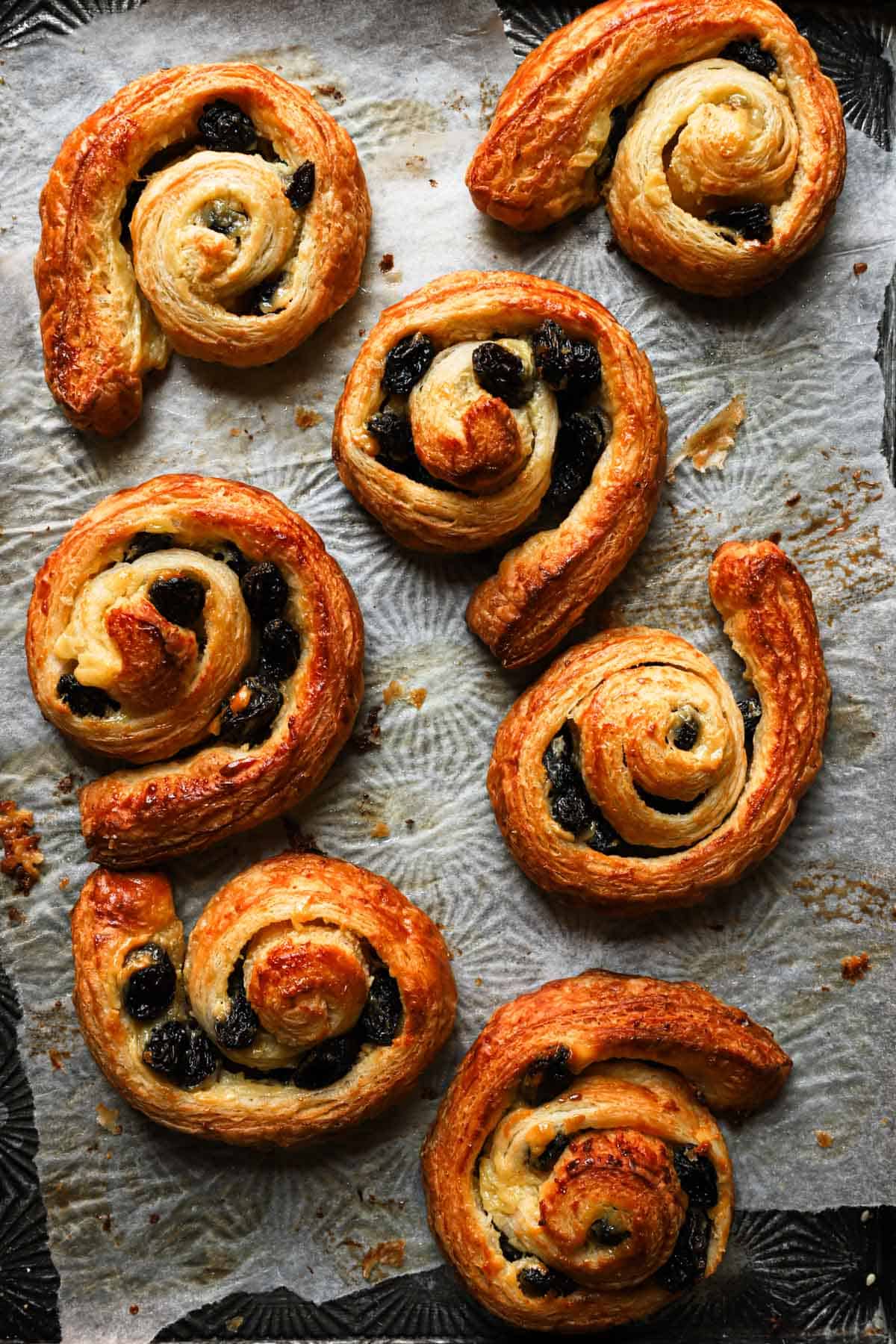 French raisins rolls