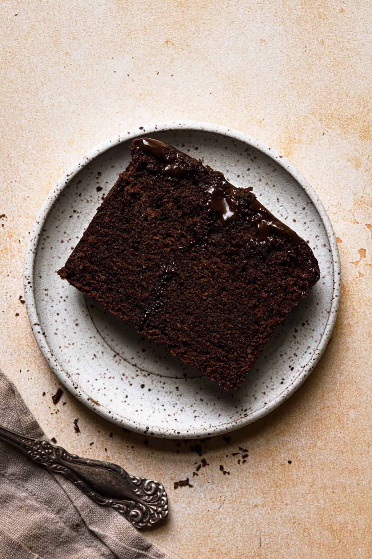 This is a soft, tender and moist Chocolate Gin Cake. Packed with chocolate and coffee flavors that are enhanced by the gin. this recipe is great for birthday and the holidays. |#chocolatecake #chocolatecakerecipe #chcolategincake #gincake #boozycakerecipe #moistchocolatecake#easychocolatecake  #chcolatecakefromscratch #gin #gindessertrecipe #dessertrecipe #holidaybaking #fallbaking #holidayrecipeidea #holidaycake #birthdaycake #layercake|
