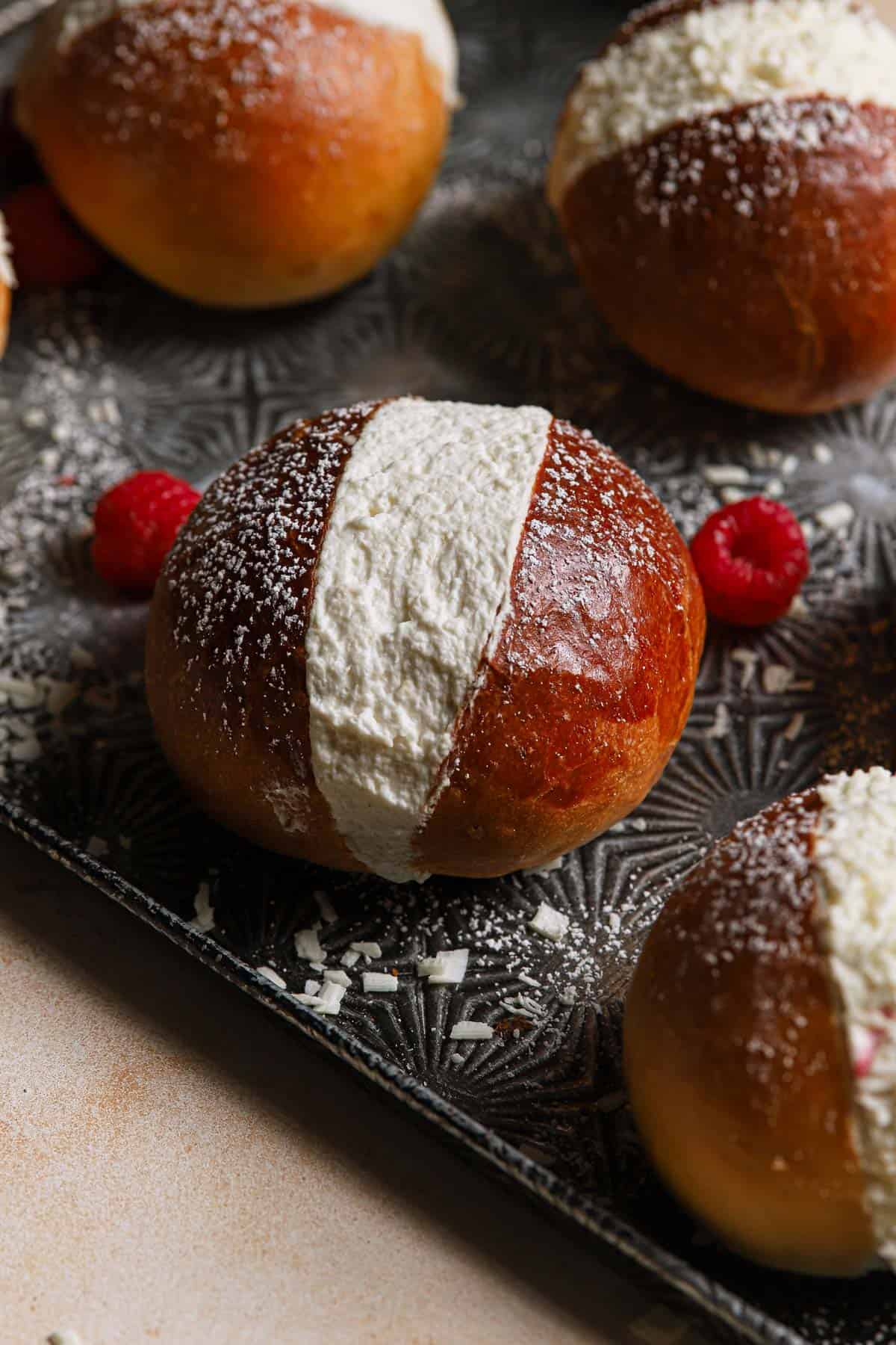 maritozzo buns filled with cream