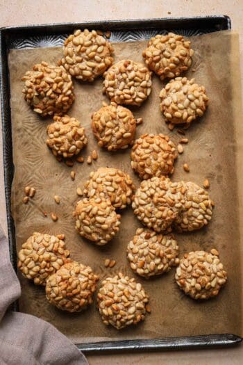 Italian pine nuts cookies