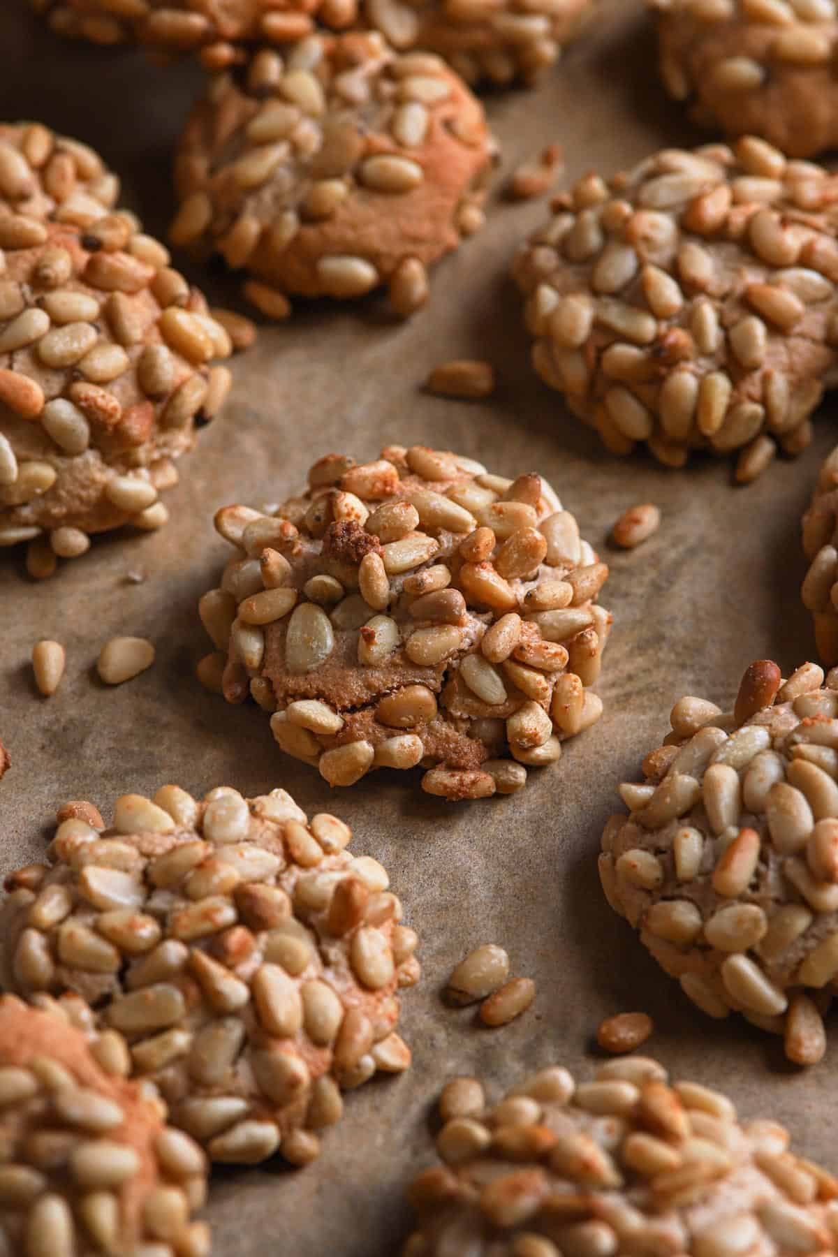 Italian cookie with pine nuts