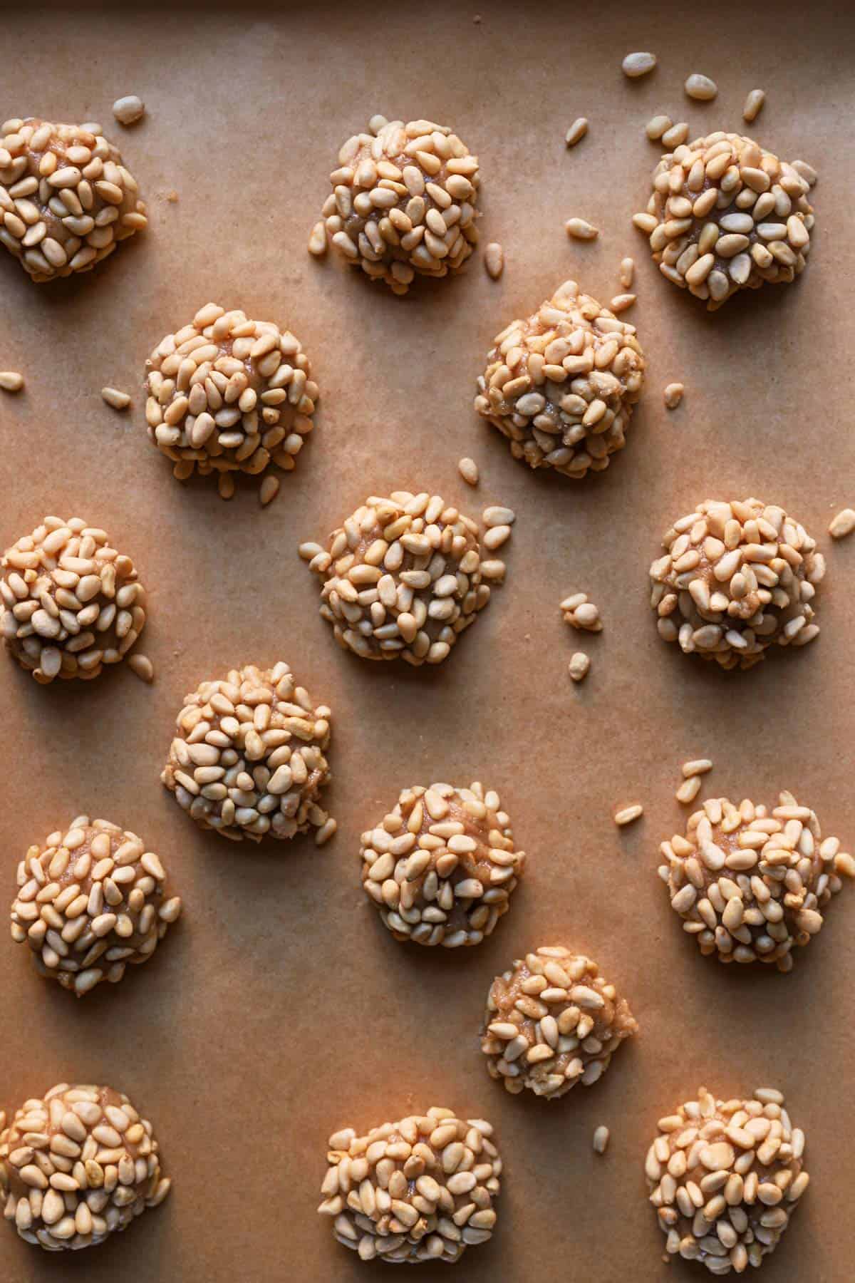 Almond pine nuts cookies