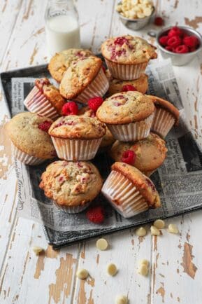 muffins with berry and chocolate