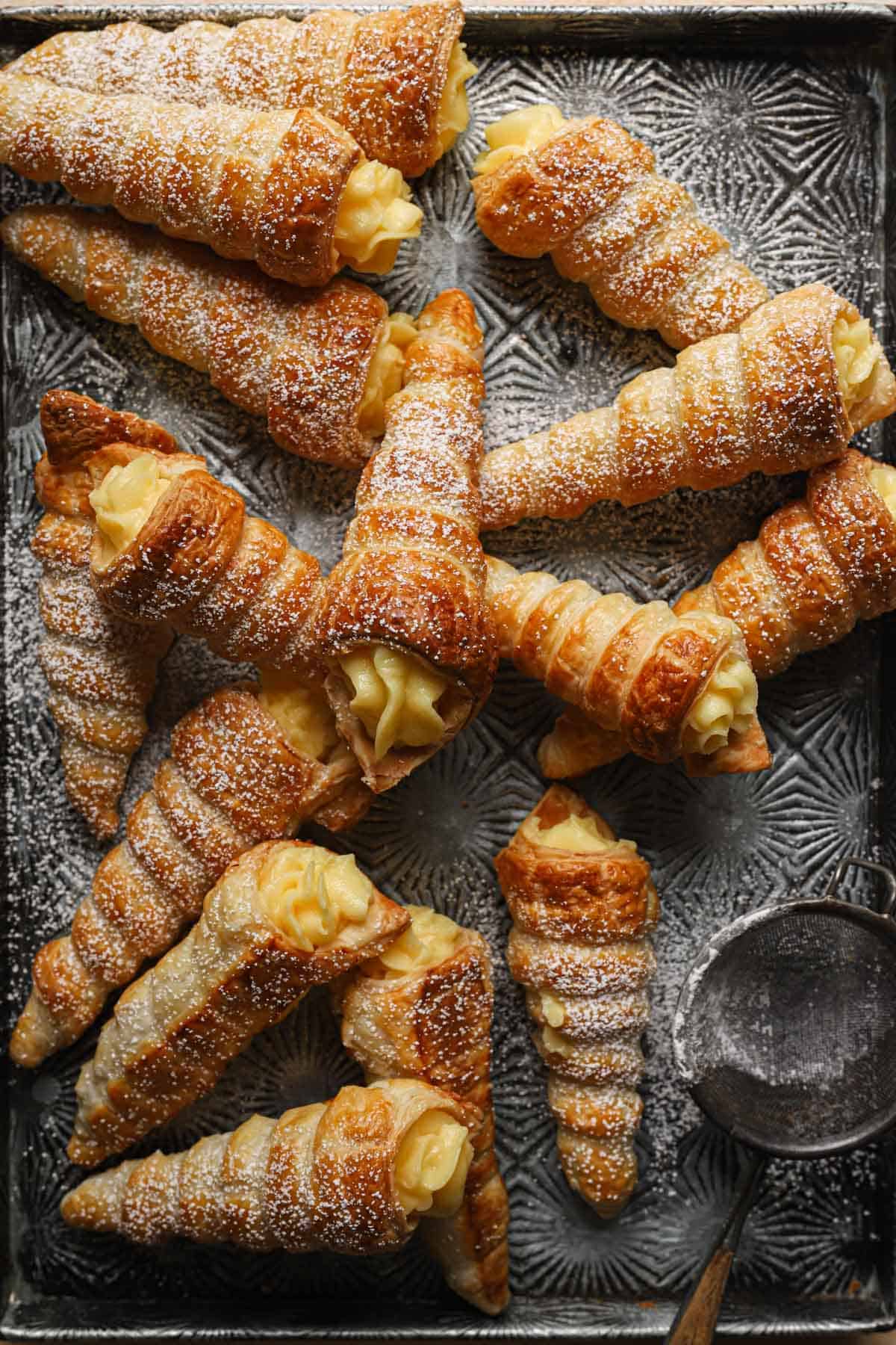 Cannoncini pastries