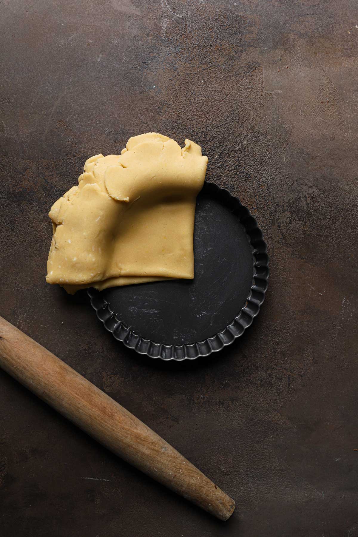 shortcrust dough at the center of a tart dough.