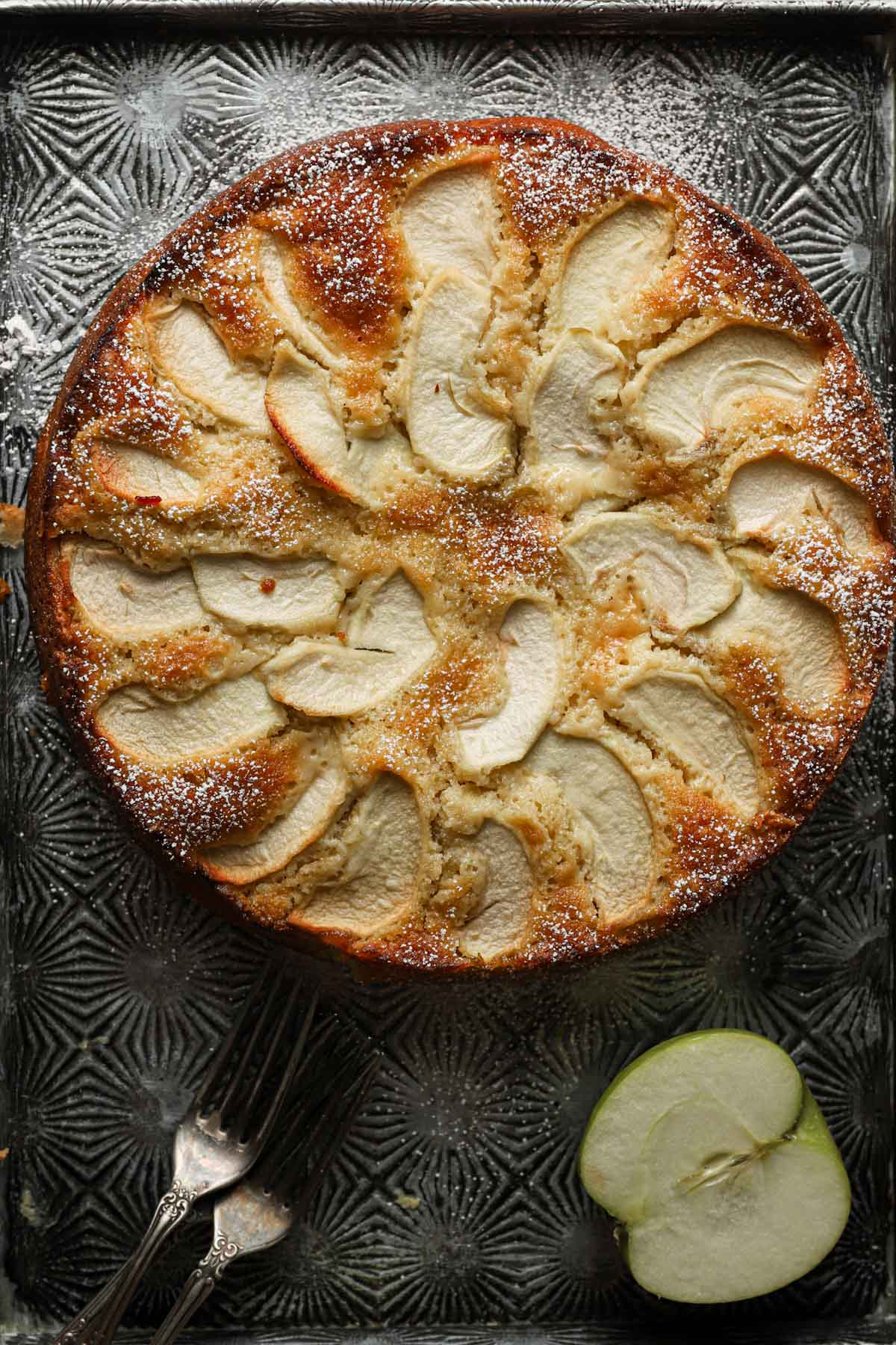 Baked Italian apple cake.