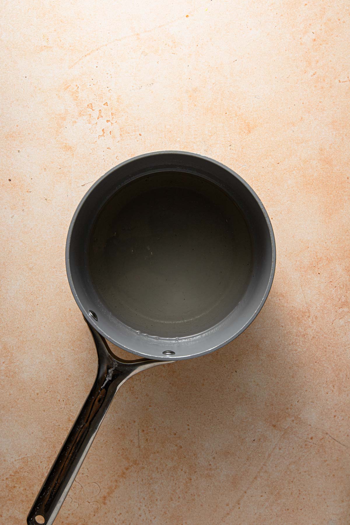 A pan with sugar syrup.