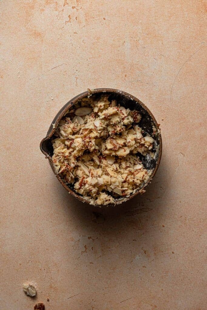 Almond crunch topping.