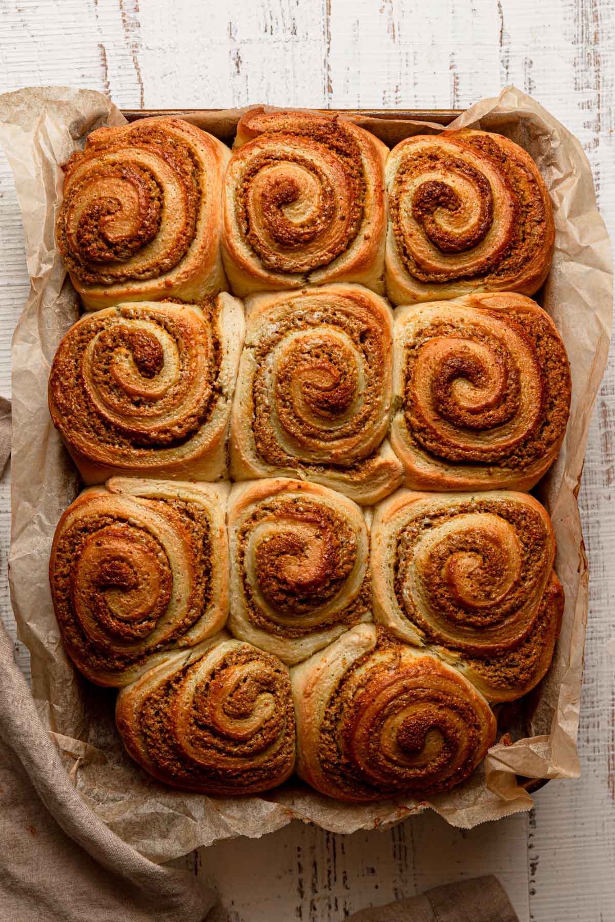 Baked pistachio rolls.