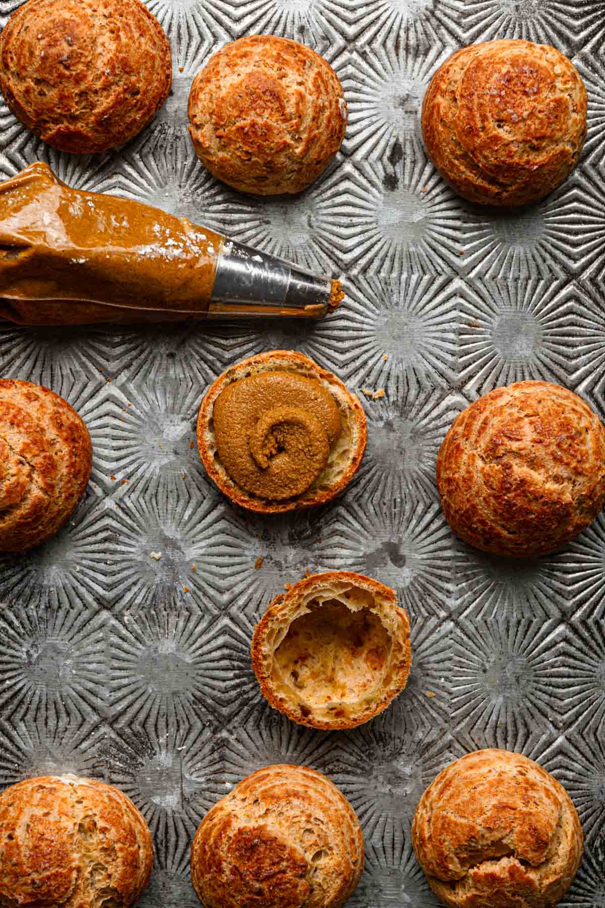 A cream puff filled with praline.