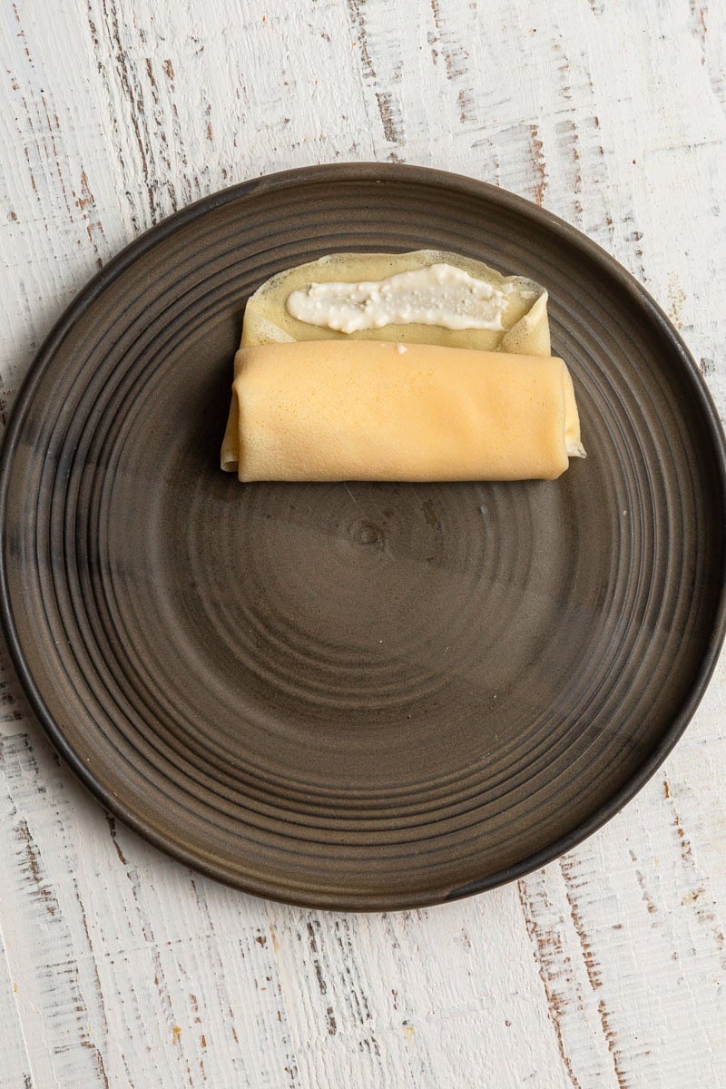 Rolled crepe filled with cheese.