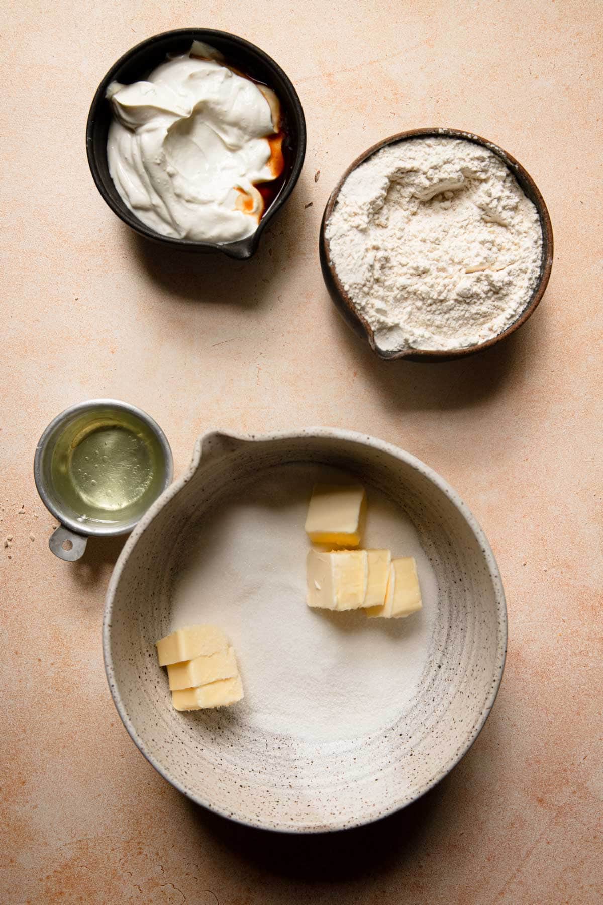 Bowls with baking ingredients for a cake.
